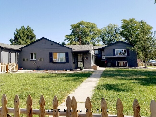 Foto del edificio - 4 bed, 2 Bath, 1100 SF with washer/dryer hookups, large, fenced yard and garage.