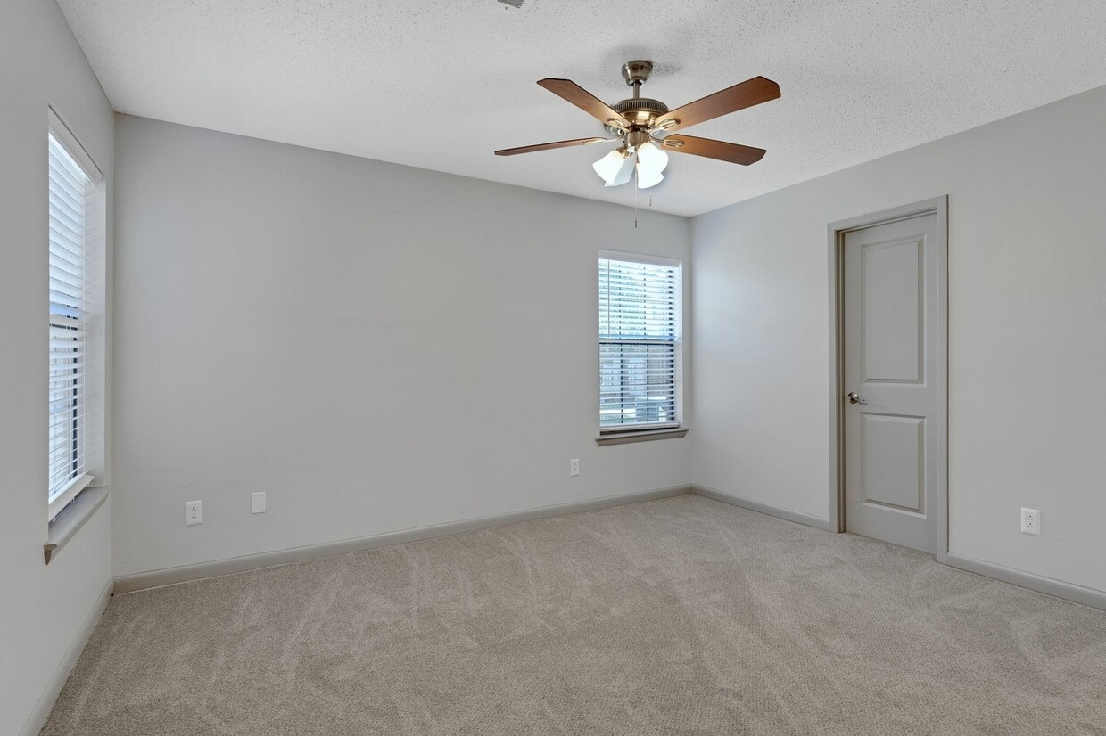 Brixworth at Bridge Street - 6620 Old Madison Pike NW Huntsville