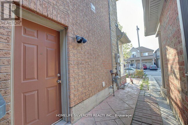 Building Photo - 55 Cobblehill Crescent