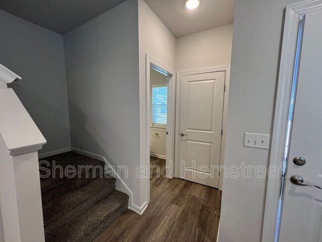 Building Photo - 2043 Lotus Dr