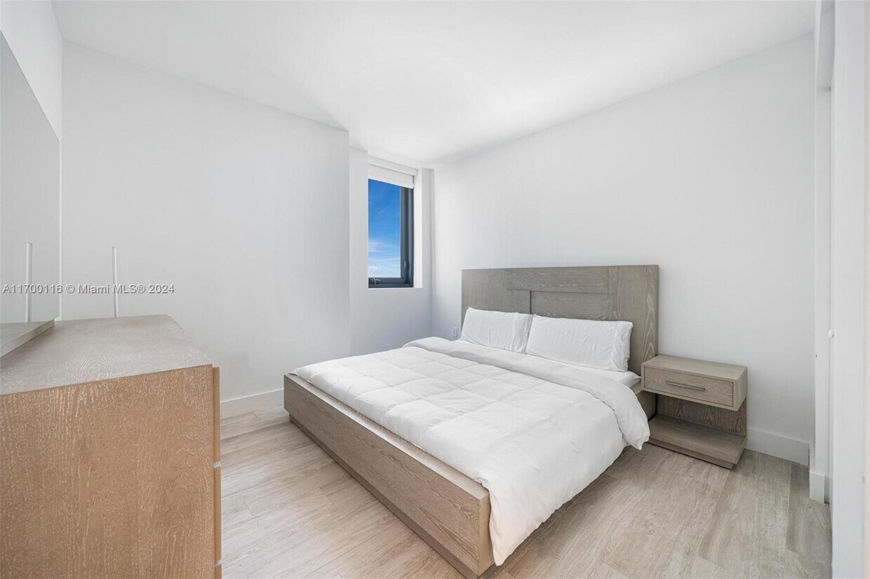 Foto principal - 121 NE 34th St
