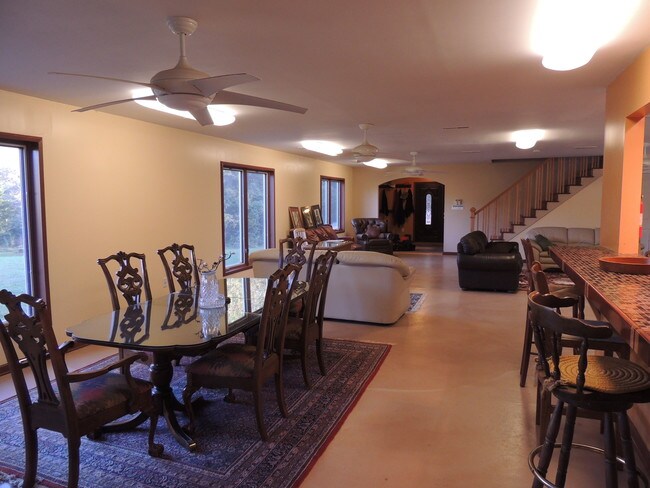 Building Photo - 2066 Evans Creek Rd