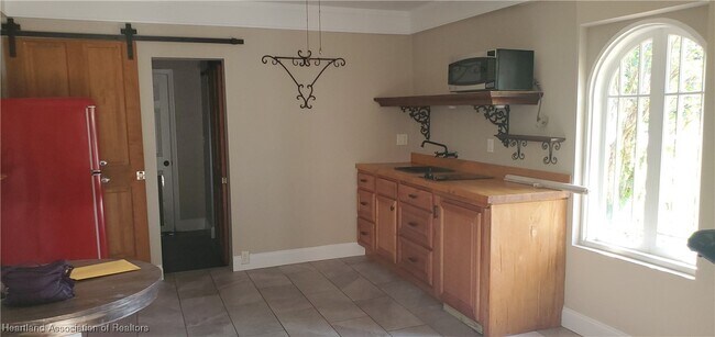 Foto del edificio - 2650 Lakeview Dr