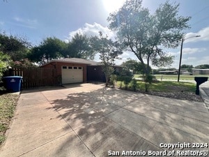 Building Photo - 103 Apache Cir