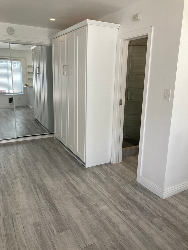 Main living area - 400 15th Pl