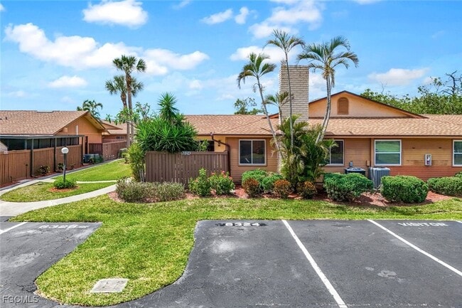 Foto del edificio - 6324 Royal Woods Dr