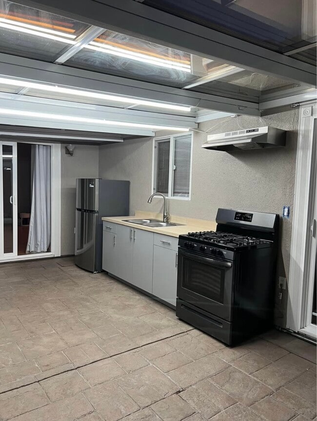 Building Photo - 871 Summer Dr