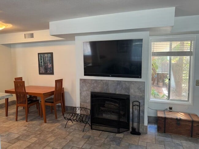 Building Photo - Two Bedroom In University Heights Coming S...