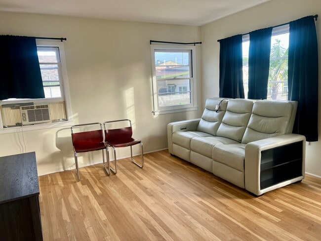 Foto del edificio - 525 W Plymouth St