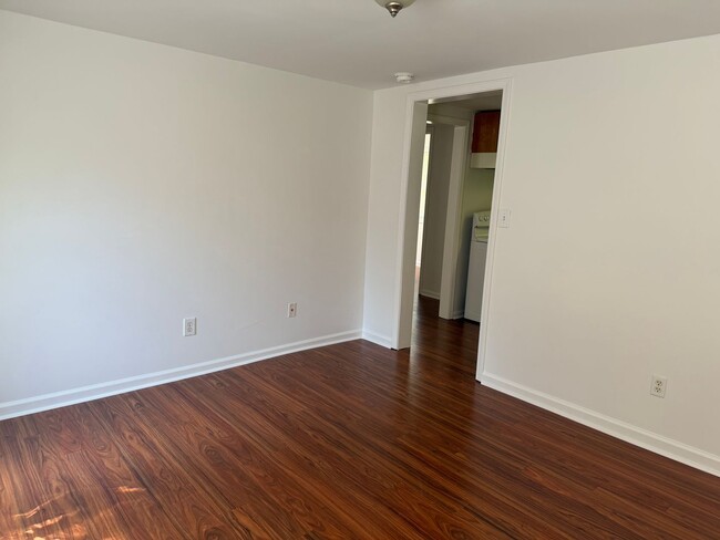 Photo - Maryville 37804 - 1 bedroom, bath in duplex, bottom unit - Contact Sharon Arnwine (865) 313-7215 House