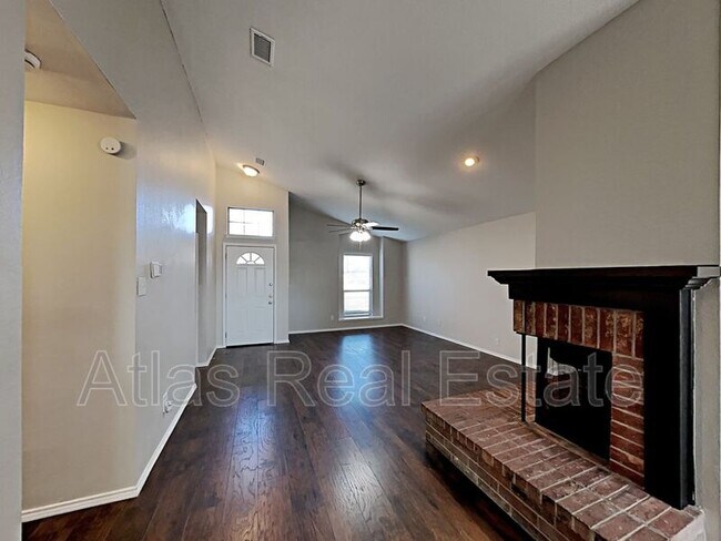 Foto del edificio - 833 Weaver St
