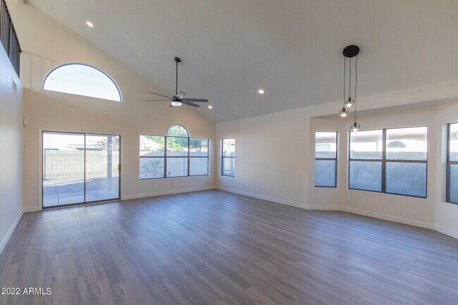 Foto del edificio - 4368 W Wahalla Ln