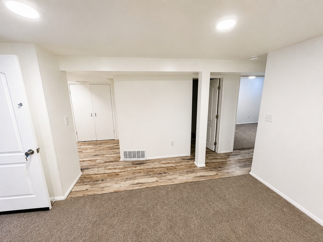 Building Photo - 568-574 E 200 S