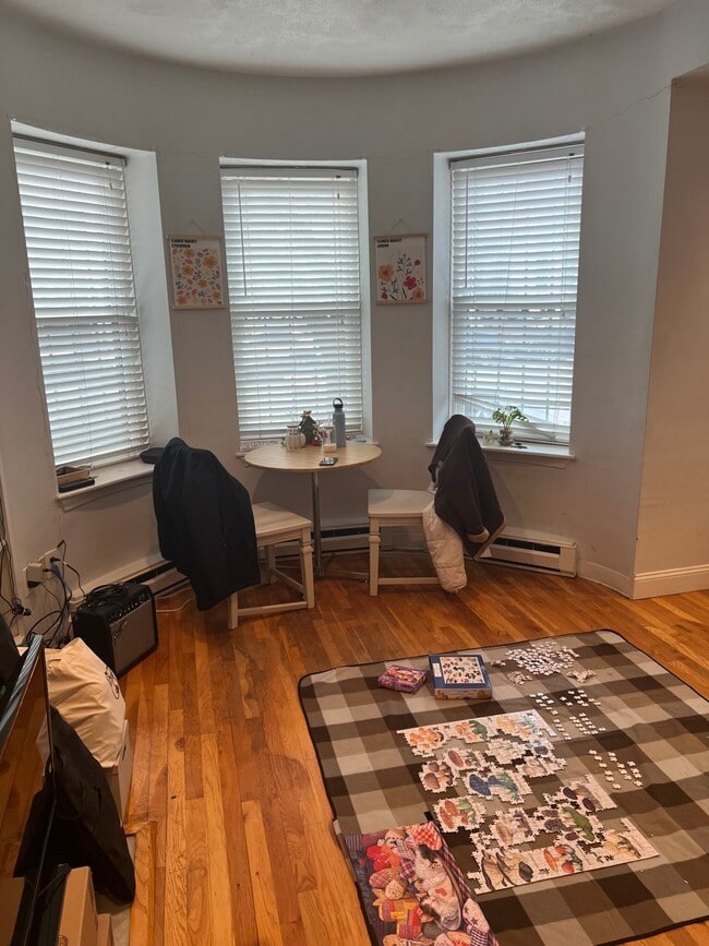 Foto del edificio - 57 Westland Ave