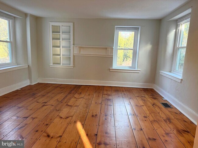 Foto del edificio - 631 Penns Park Rd