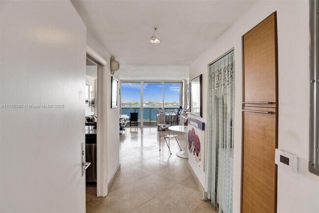 Foto del edificio - 7929 West Dr