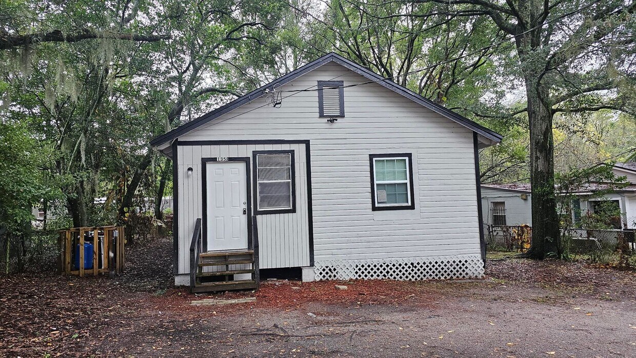 Primary Photo - 1354 Crestwood St