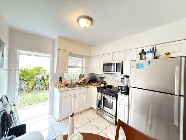 Foto del edificio - 1049 SW 3rd St