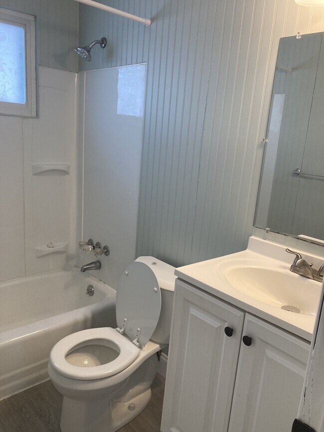 Building Photo - Arnold Duplex