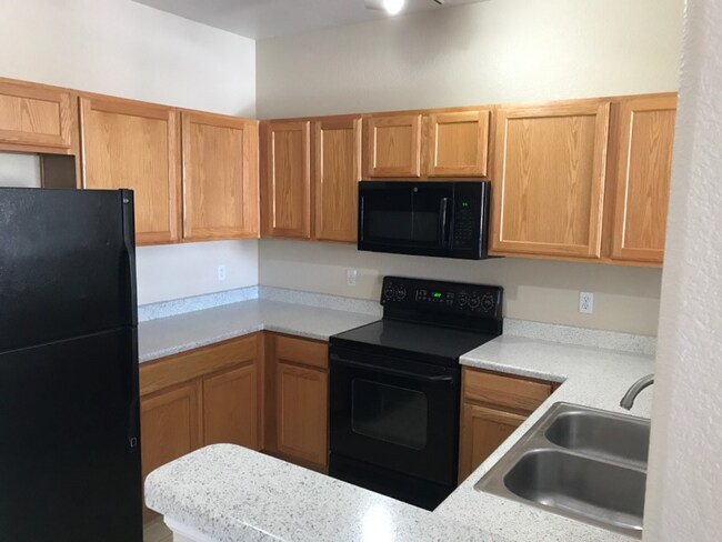 Foto del edificio - Beautiful 2BD/2BA Luxury Town Home! AVAIL 8/14