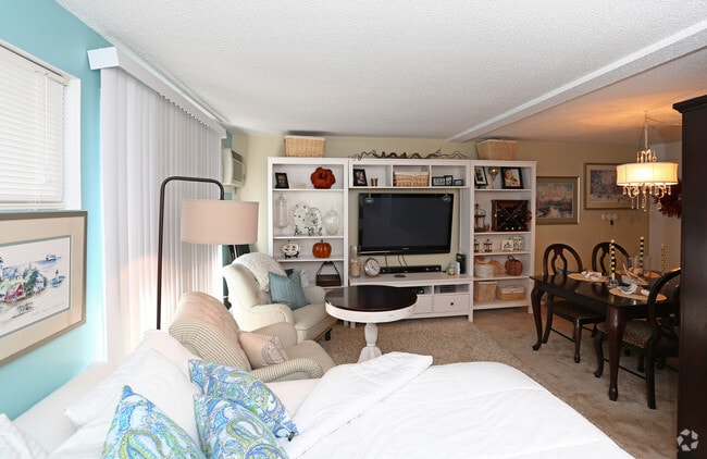 Interior Photo - Villages at Shore Landing