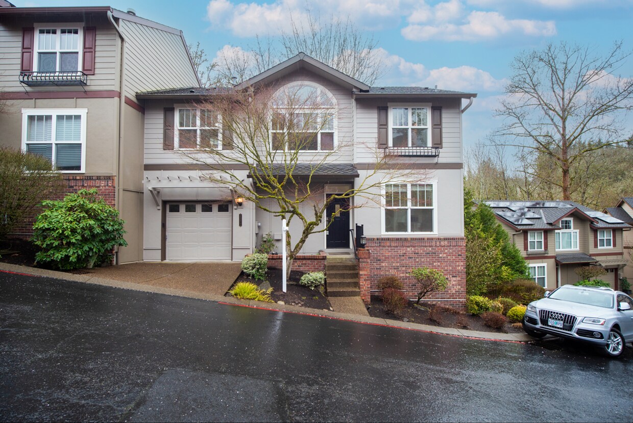 Foto principal - Gorgeous 4 Bed, 2.5 Bath House!