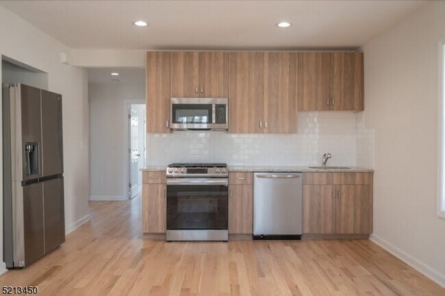 Foto del edificio - 16 Olyphant Pl