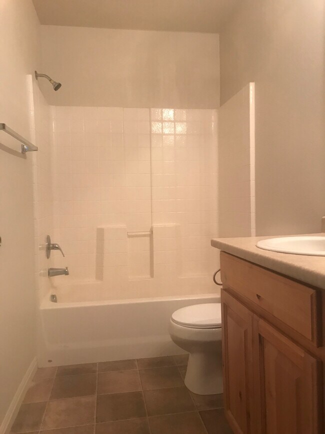 Foto del edificio - 1244 N 575 W