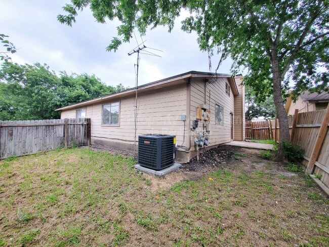 Building Photo - 5717 Lochmoor