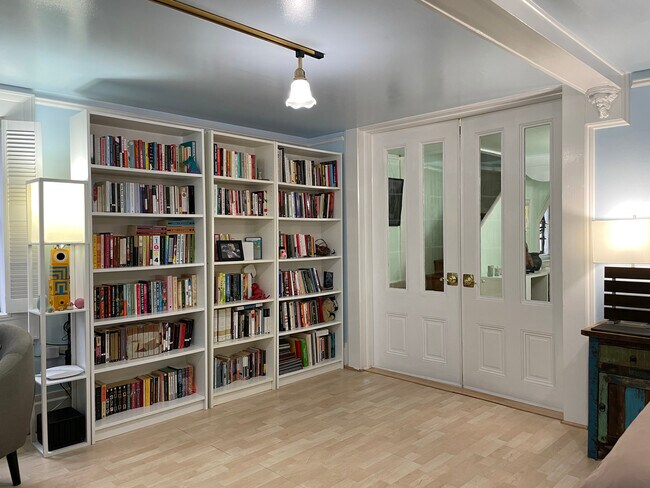 Quaint details - 1381 S Van Ness Ave