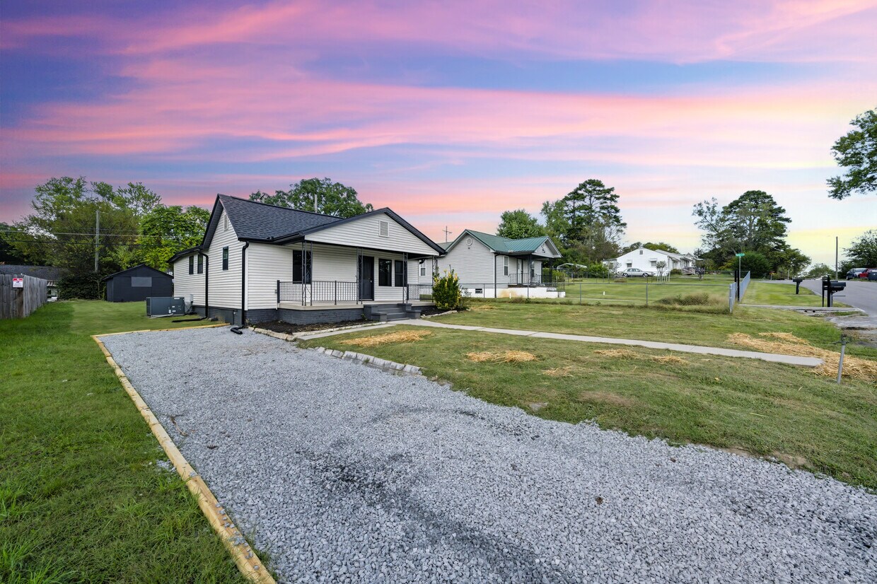 Foto principal - 2631 Carson Ave