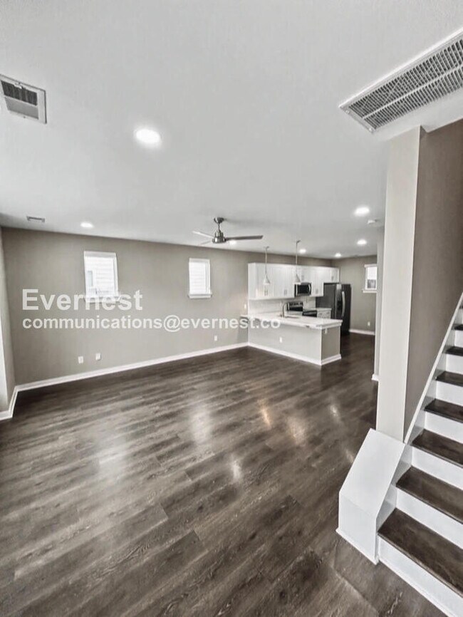 Foto del edificio - 608 Mason Ward Pl