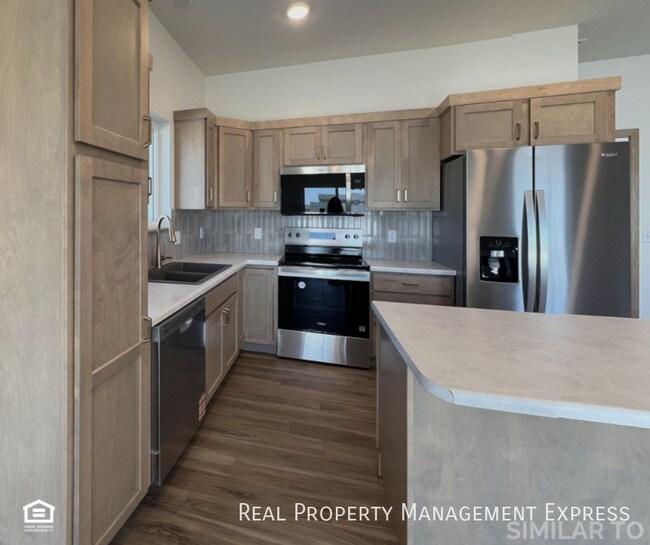 Foto del edificio - Modern 3 Bed 2.5 Bath Townhome Located in ...