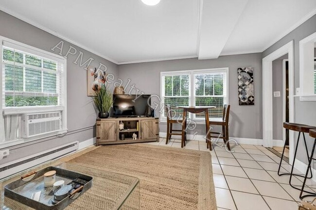 Building Photo - ALL UTILITIES INCLUDED