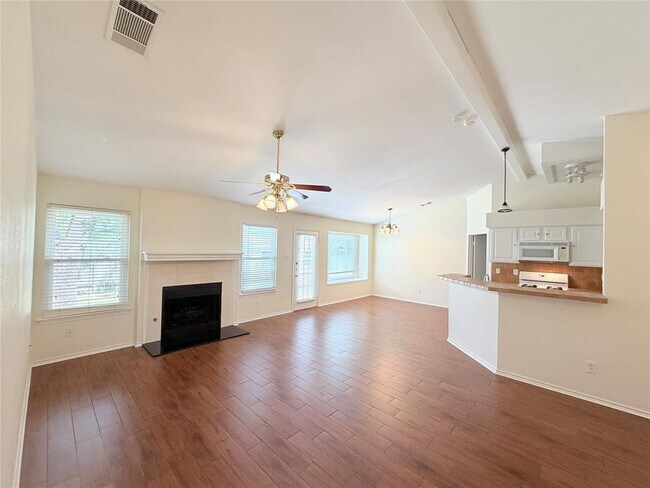 Foto del edificio - 1703 Hatch Rd