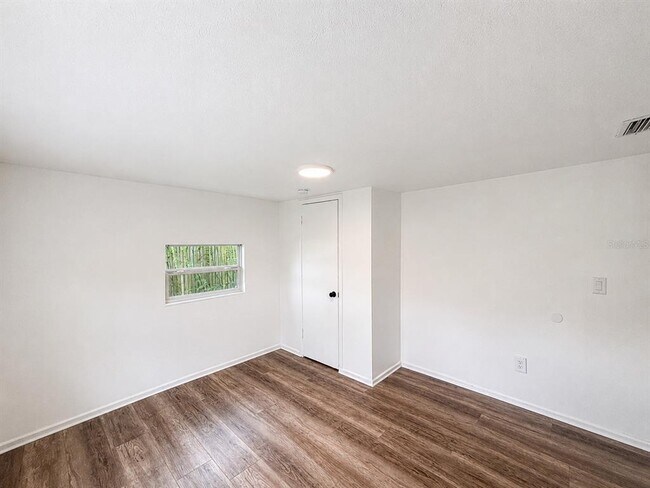 Building Photo - 2310 S Shine Ave