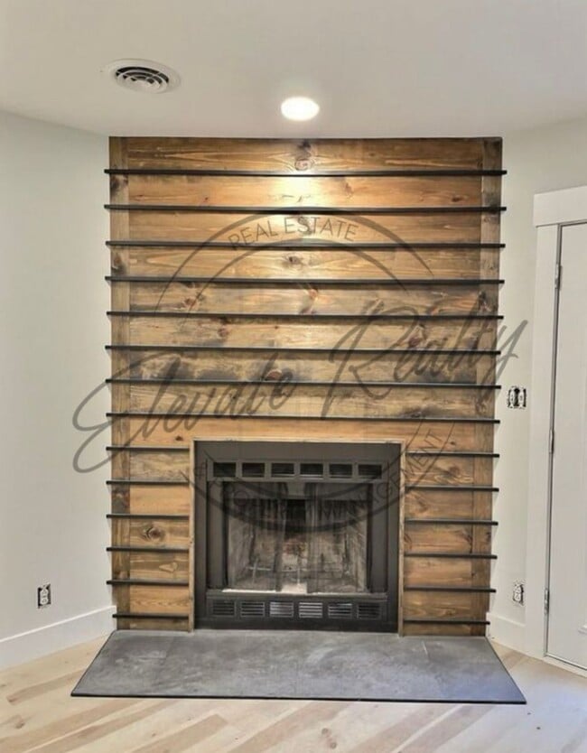 Building Photo - Modern 2-Bedroom Townhome in Clarksville –...