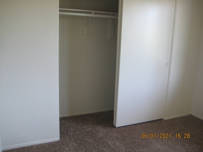 Foto del edificio - 1776 Temple Ave