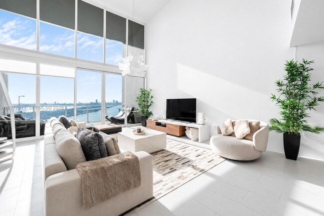 Building Photo - 1040 Biscayne Blvd