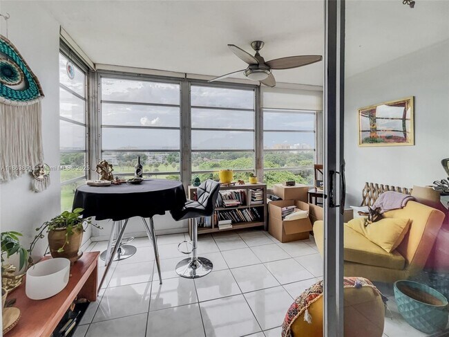 Foto del edificio - 2661 S Course Dr