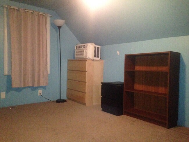 Private Room - 619 Blanton St