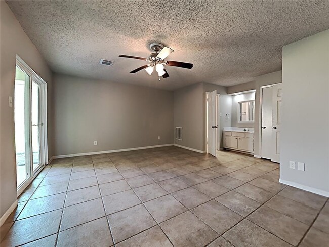 Building Photo - 23926 Spring Day Ln