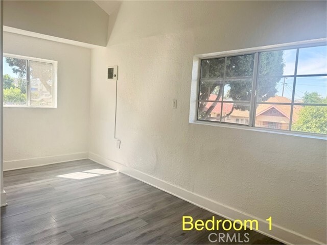 Foto del edificio - 206 W 52nd Pl