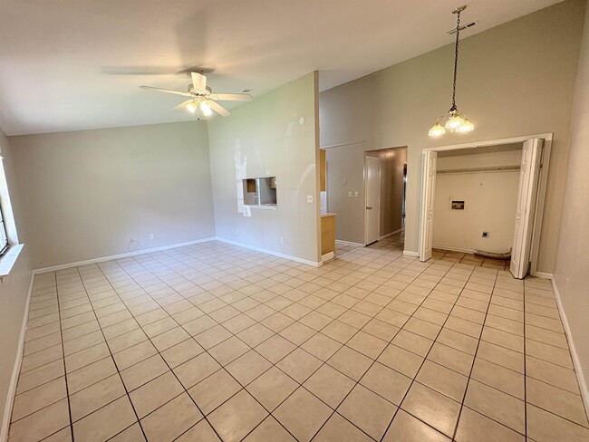 Building Photo - 3245 Mound Dr