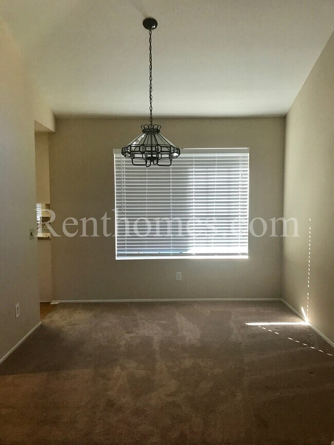 Foto del edificio - 13534 Longfellow Ln