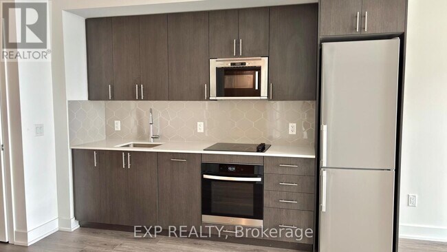 Photo du bâtiment - 2545 Simcoe St N