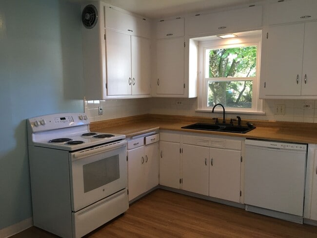 Building Photo - Adorable2 bedroom SE Portland home with 1/...