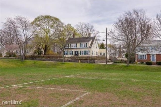 Building Photo - 59 Pond St