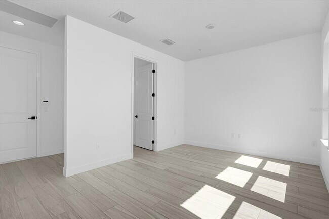 Foto del edificio - 2368 Brix St