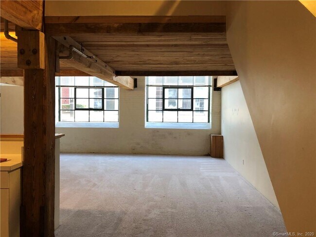 Building Photo - 68 Thermos Ave